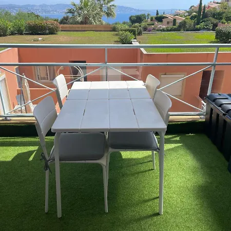 Vue Et Sur La Baie De Cannes Piscine 450m2 Randonnee Vtt Au Pied De L Esterel *