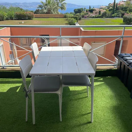 Vue Et Sur La Baie De Cannes Randonnées Pédestres Et Vtt *