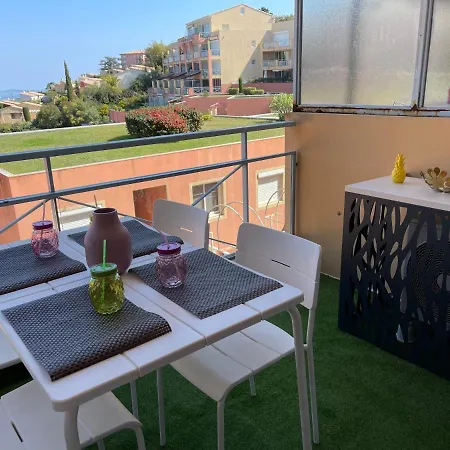 Vue Et Sur La Baie De Cannes Piscine 450m2 Randonnee Vtt Au Pied De L Esterel