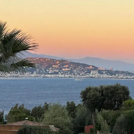 Vue Et Sur La Baie De Cannes Randonnées Pédestres Et Vtt * Théoule-sur-Mer