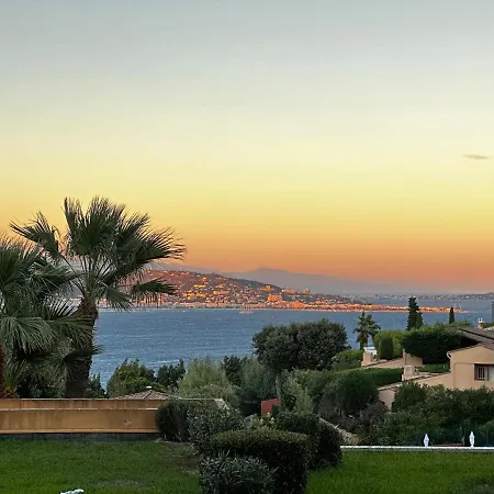 Vue Et Sur La Baie De Cannes Randonnées Pédestres Et Vtt *