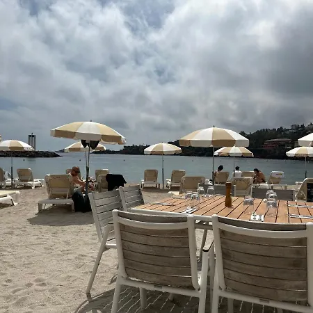 Vue Et Sur La Baie De Cannes Piscine 450m2 Randonnee Vtt Au Pied De L Esterel Apartmán *