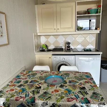 Vue Et Sur La Baie De Cannes Piscine 450m2 Randonnee Vtt Au Pied De L Esterel *