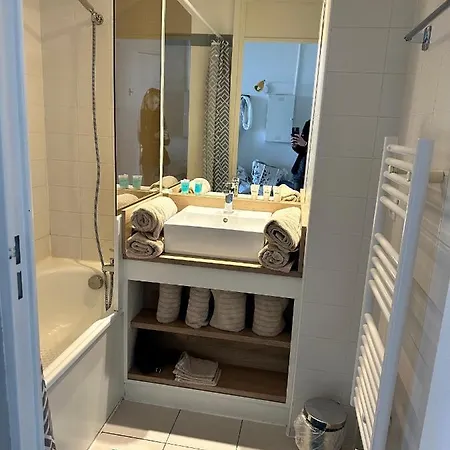 Vue Et Sur La Baie De Cannes Piscine 450m2 Randonnee Vtt Au Pied De L Esterel Théoule-sur-Mer