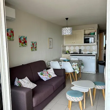 Vue Et Sur La Baie De Cannes Piscine 450m2 Randonnee Vtt Au Pied De L Esterel