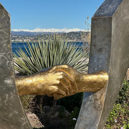 Vue Et Sur La Baie De Cannes Piscine 450m2 Randonnee Vtt Au Pied De L Esterel *